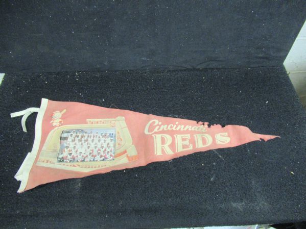 1960 Cincinnati Reds Team Picture Pennant