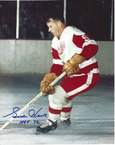 Gordie Howe (Detroit Red Wings) Autographed 8 x 10 Photo