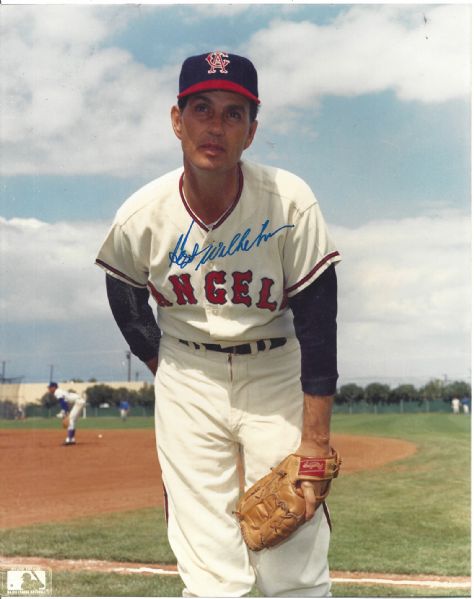 Hoyt Wilhelm (HOF) Autographed 8 x 10 Photo