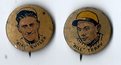 1930 Cracker Jack lot of (2) Pinbacks - HOF'ers: Bill Terry & Hazen (Kiki) Cuyler