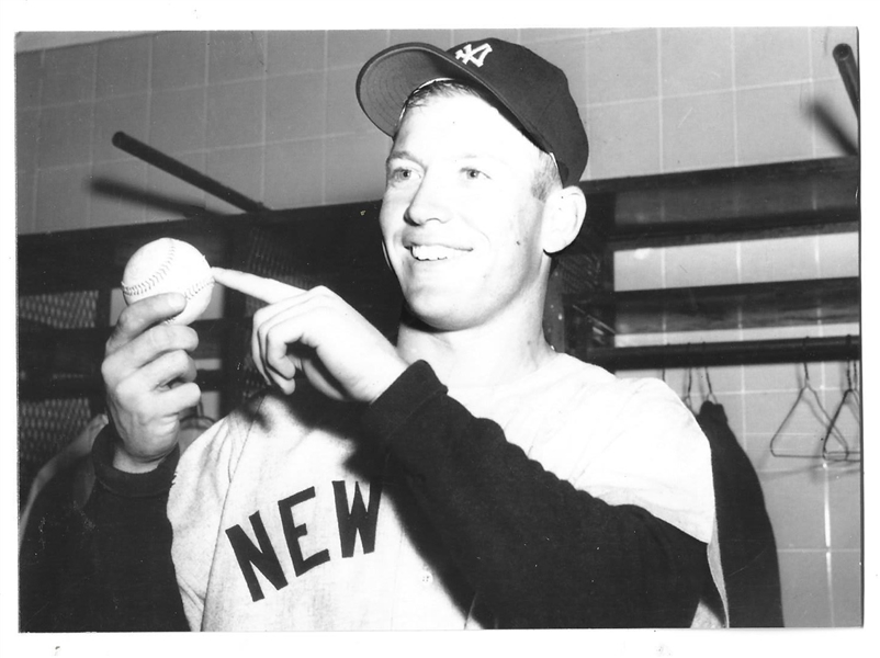 Mickey Mantle (HOF) 5 x 7 B x W Photo 